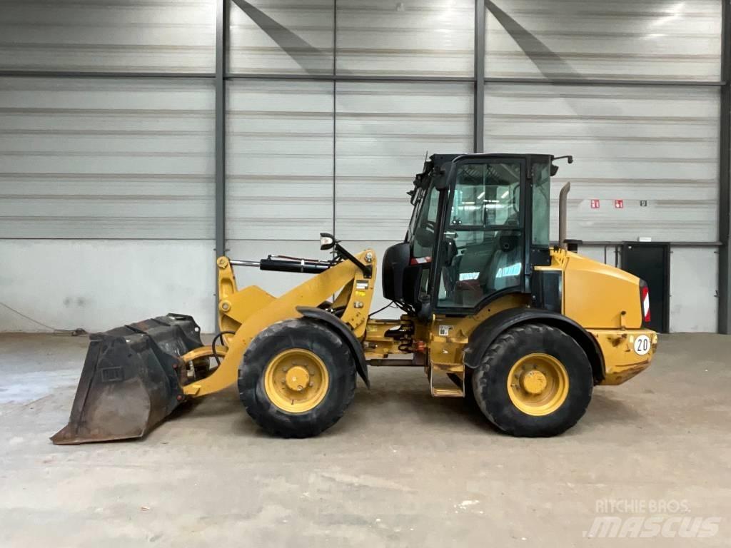CAT 908 M Kolesové nakladače