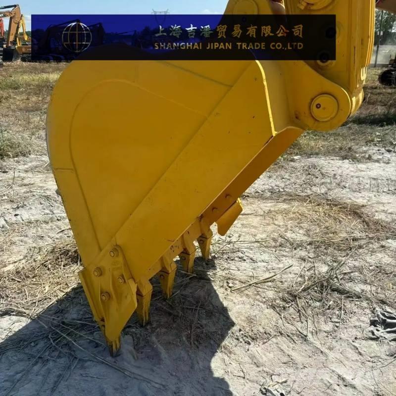 Komatsu PC 210 Pásové rýpadlá