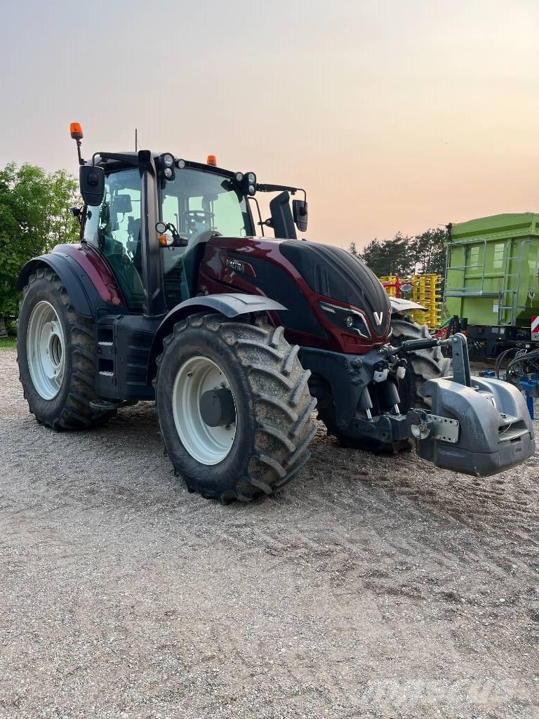 Valtra T 254 V Traktory