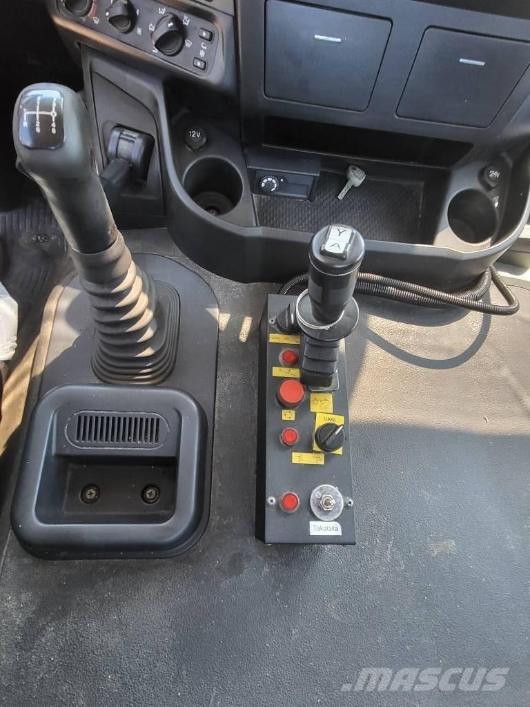 Iveco Stralis-360 Valník s navijakom