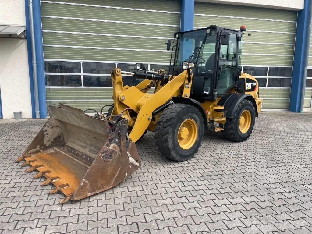 CAT 908 M Kolesové nakladače
