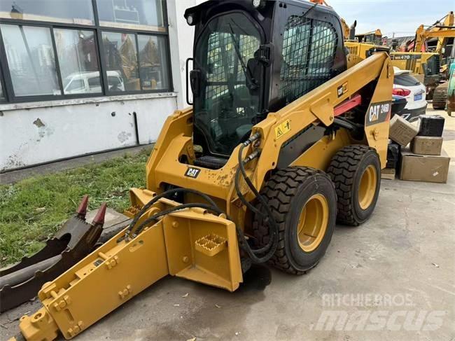 CAT 246 D Šmykom riadené nakladače
