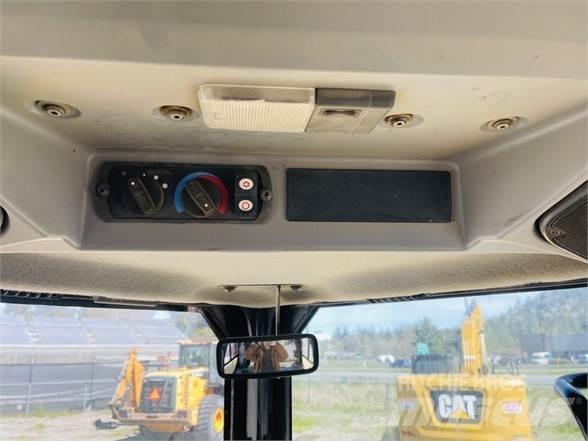 CAT D7E Pásové dozéry