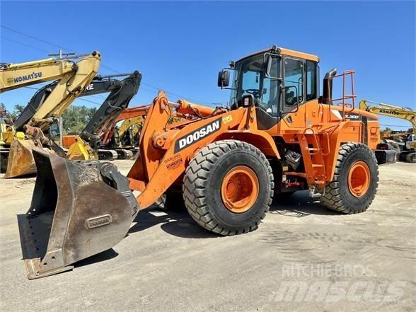 Doosan DL300 Kolesové nakladače
