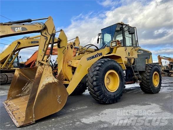Komatsu WA320 Kolesové nakladače
