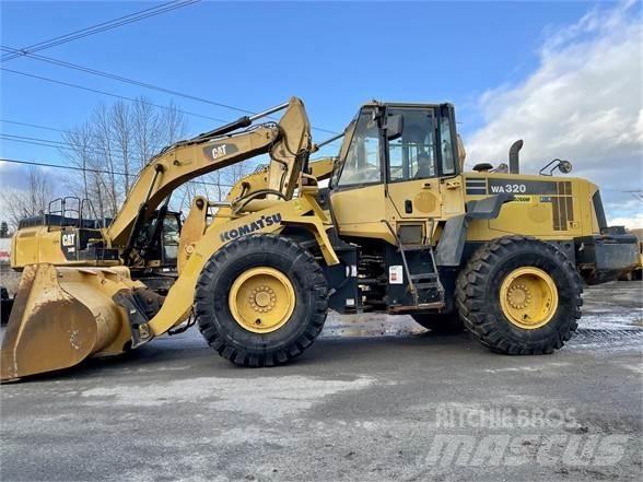 Komatsu WA320 Kolesové nakladače