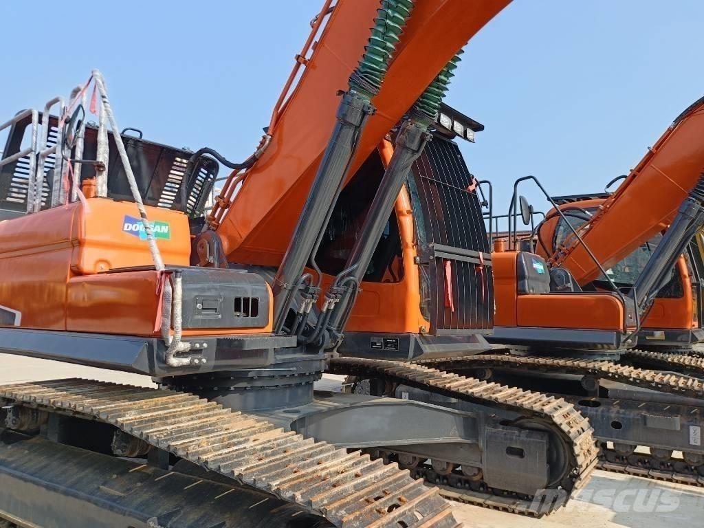 Doosan DX300-9 Pásové rýpadlá