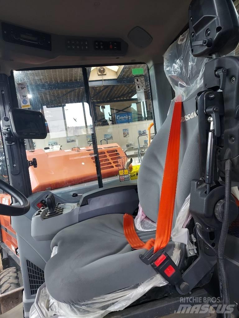 Develon DL 320-7 Kolesové nakladače