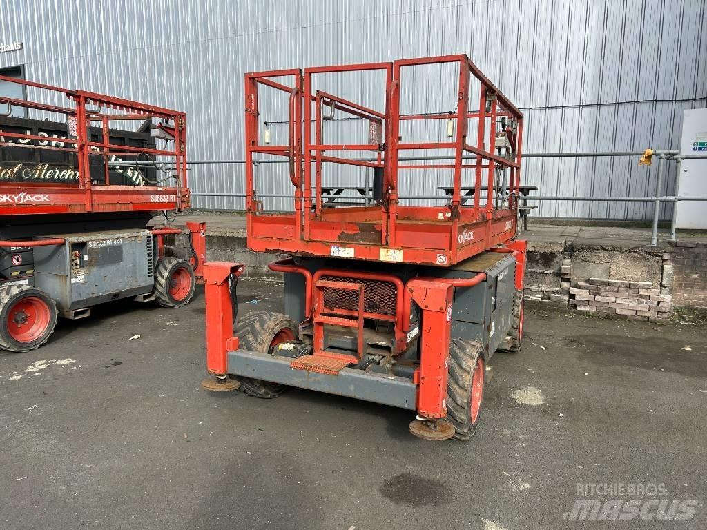 SkyJack SJ 6826 RT Nožnicové zdvíhacie plošiny