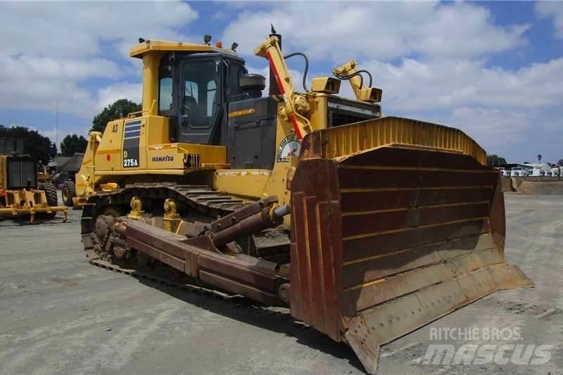 Komatsu D275A-5 Pásové dozéry