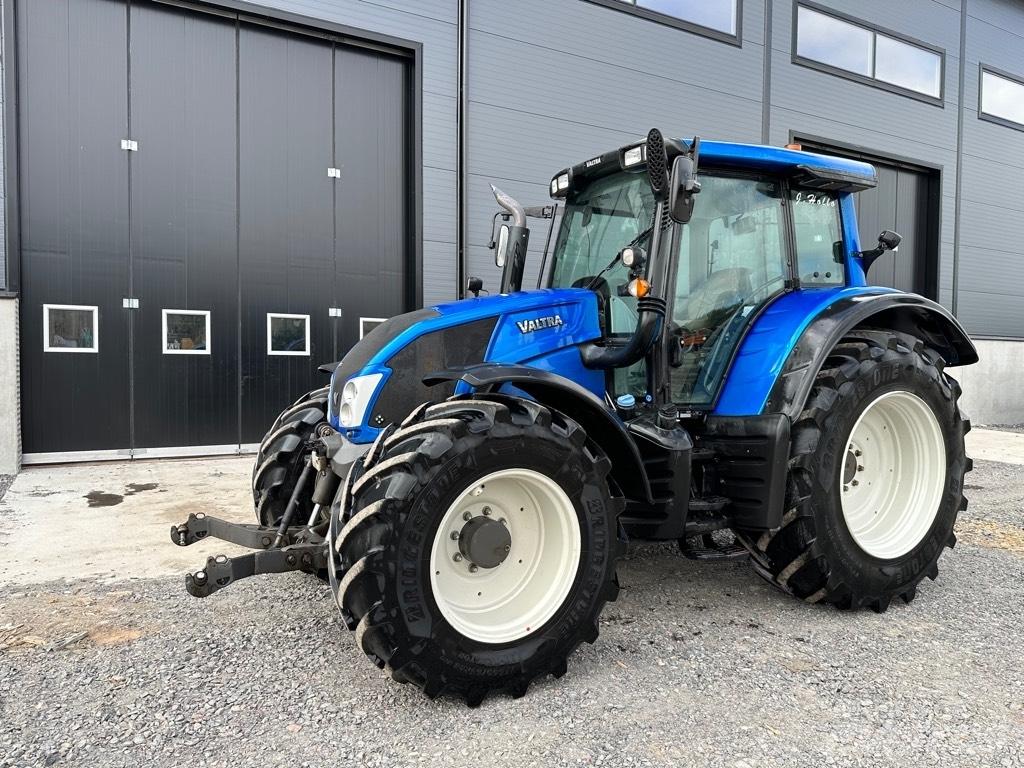 Valtra N 123 Traktory