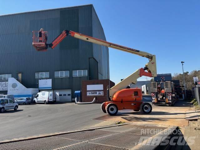 JLG 800 AJ Kĺbové plošiny
