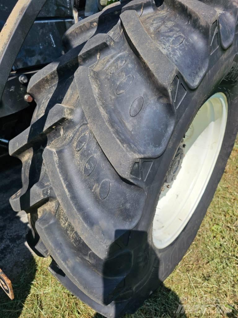 New Holland TM 140 Traktory
