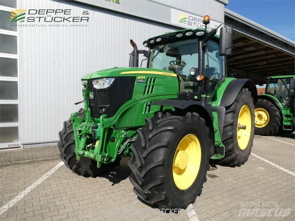 John Deere 6215R Traktory