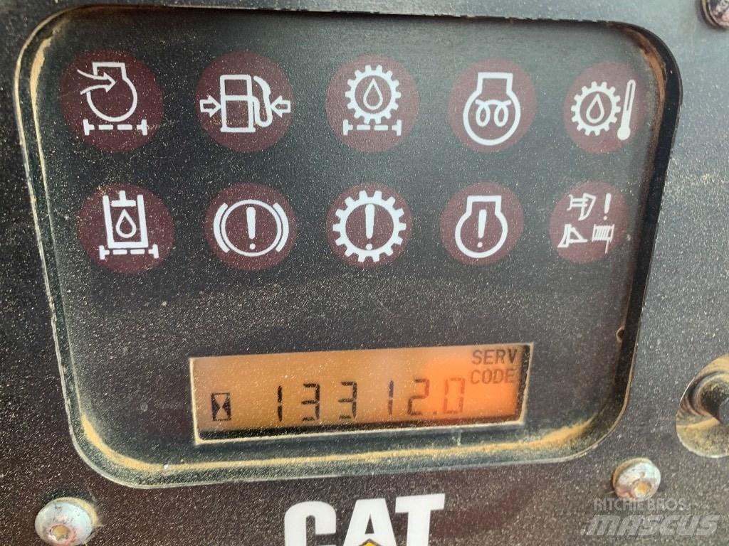 CAT D 6 T Pásové dozéry