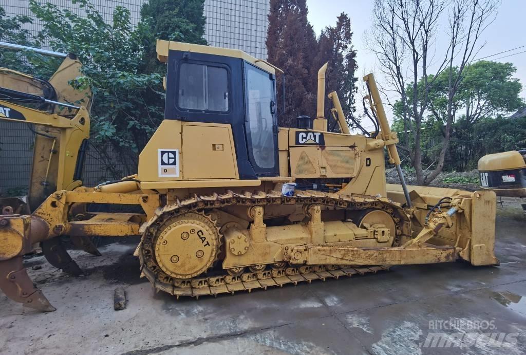 CAT D 7 G Pásové dozéry