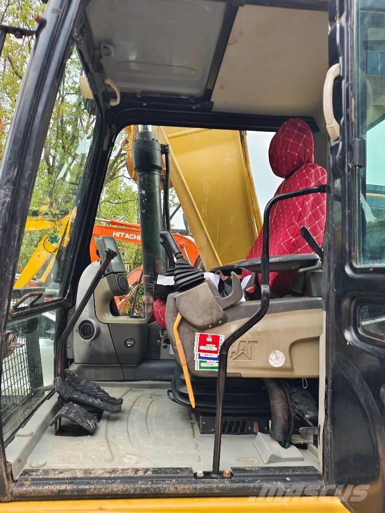 CAT 320 D2 Pásové rýpadlá