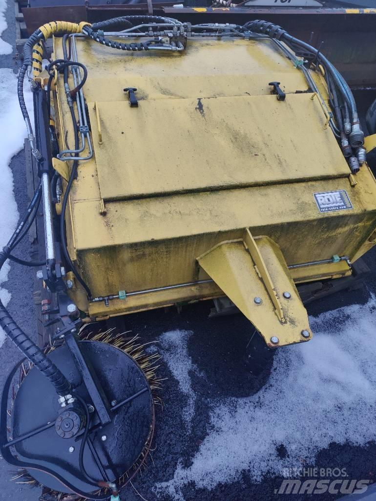 Rote 329/TL Kompaktné prídavné zariadenie pre traktory