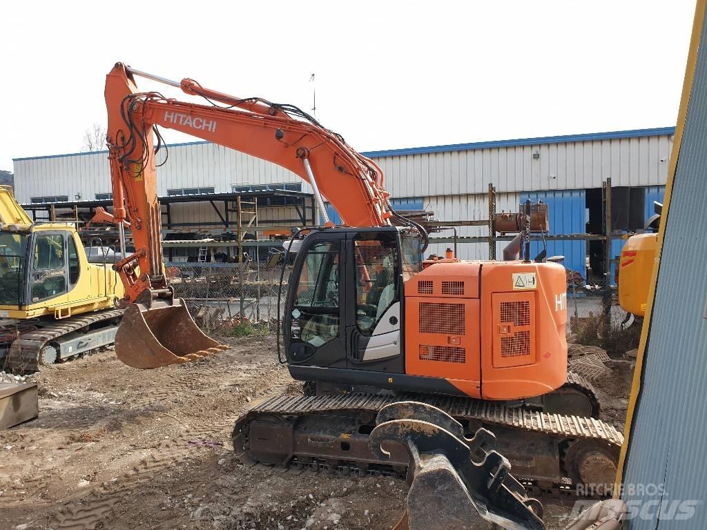 Hitachi ZX225USLC Pásové rýpadlá