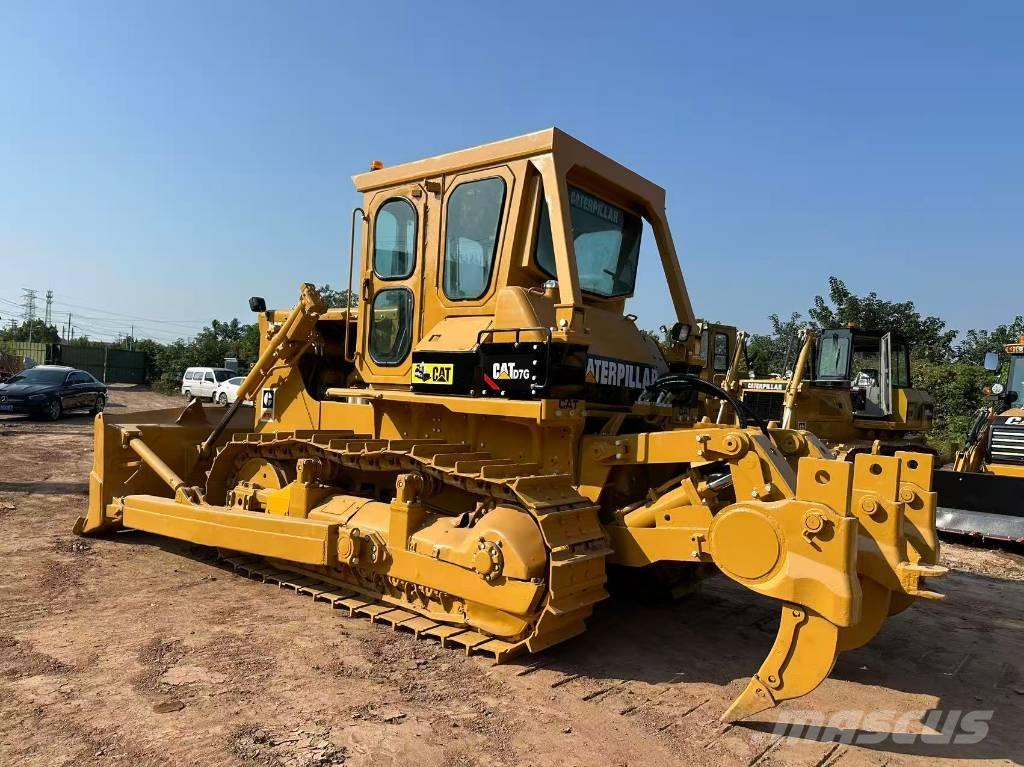 CAT D 7 G Pásové dozéry
