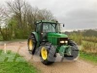 John Deere 6800 Traktory