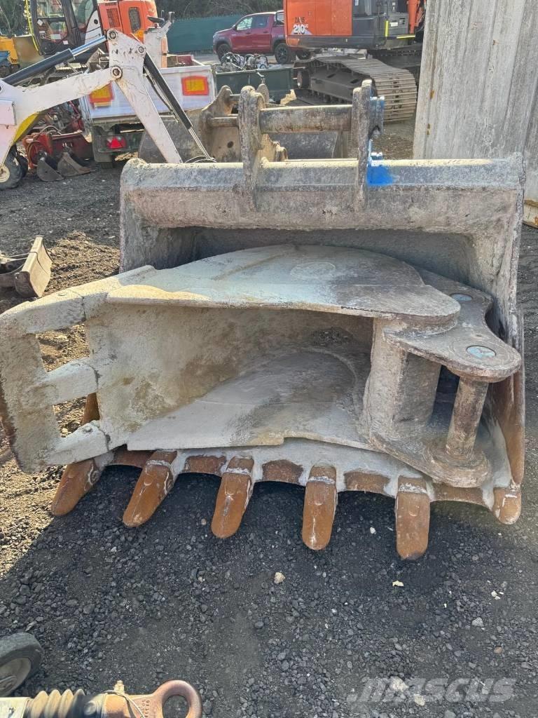Hitachi ZX 210 LC-6 Pásové rýpadlá