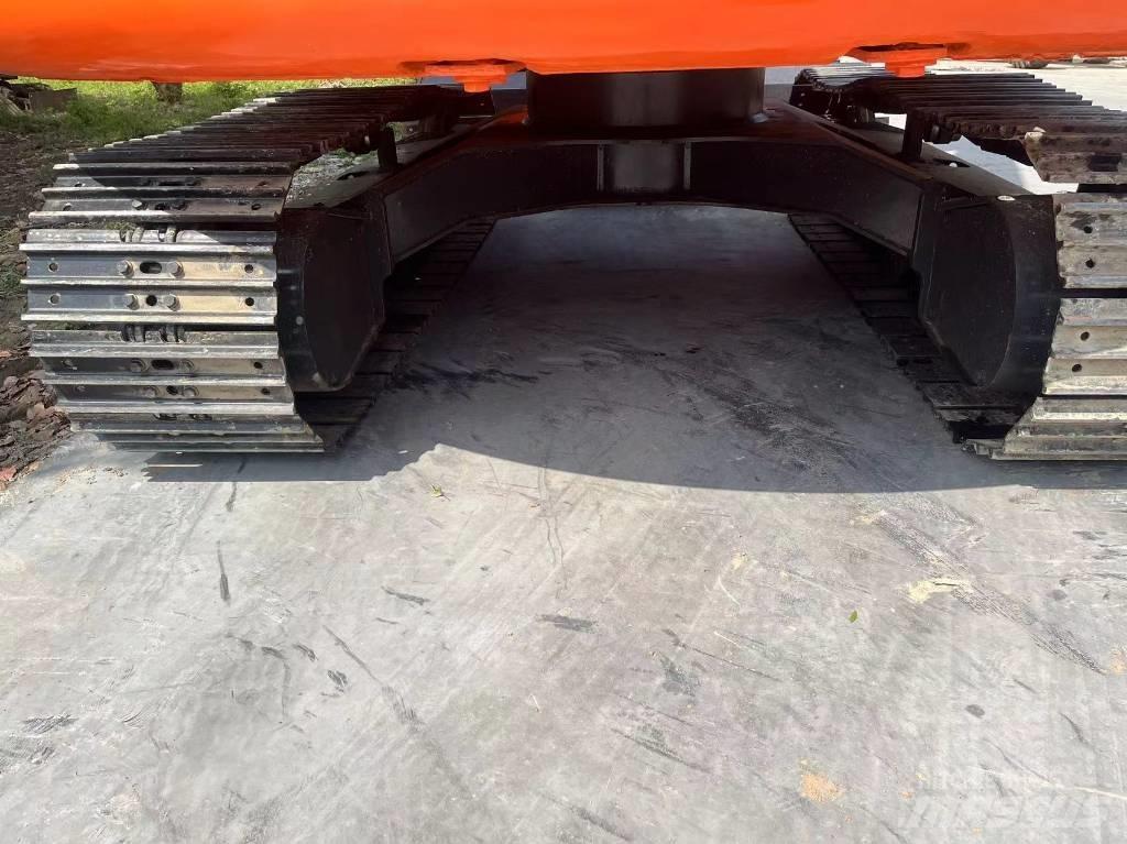 Hitachi ZX 70 Pásové rýpadlá