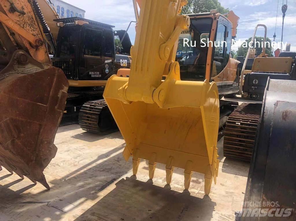 Komatsu PC220-7 Pásové rýpadlá