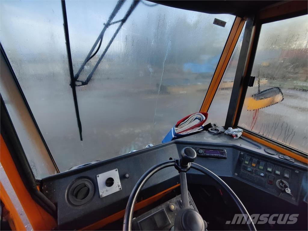 Sisu TR 180 AL 2 Terminálový ťahač