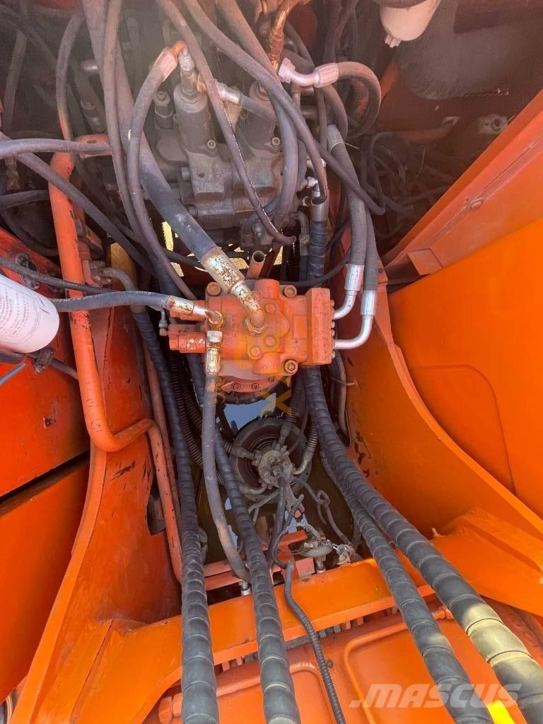 Doosan 220 LC-7 Pásové rýpadlá