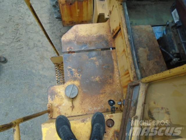 Clark 125 B Kolesové nakladače
