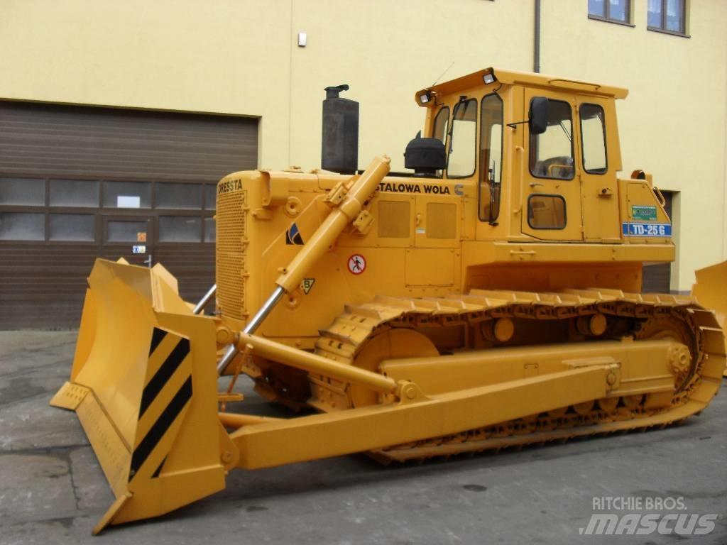 Dressta TD25G Pásové dozéry