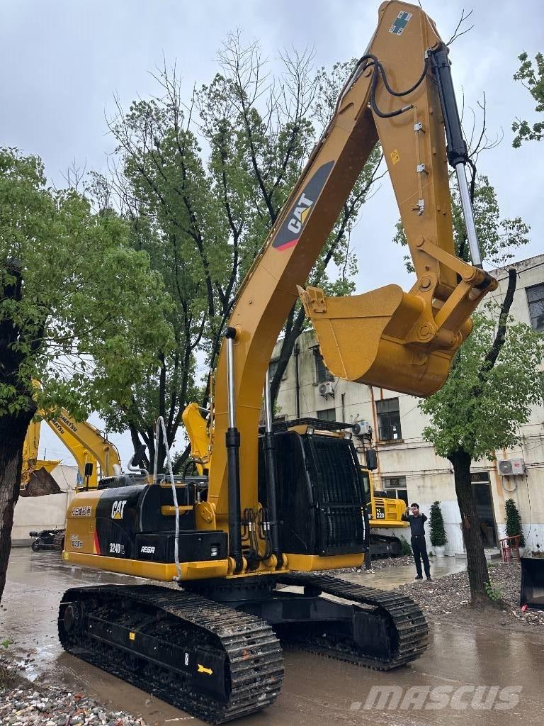 CAT CAT324D Midi rýpadlá 7 t - 12 t