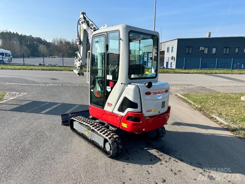 Takeuchi TB 225 Mini rýpadlá < 7t