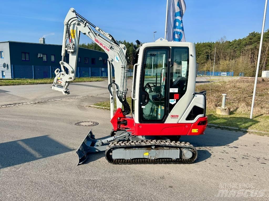 Takeuchi TB 225 Mini rýpadlá < 7t