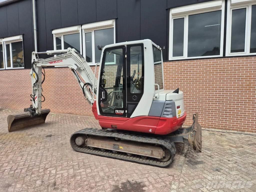 Takeuchi TB250 Mini rýpadlá < 7t