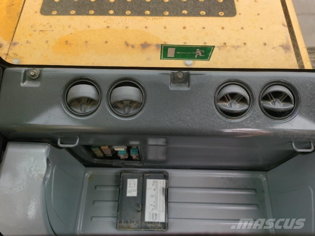 Komatsu PC 220-8 Pásové rýpadlá