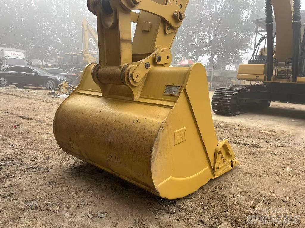 CAT 2021 CAT 330 Kolesové rýpadlá