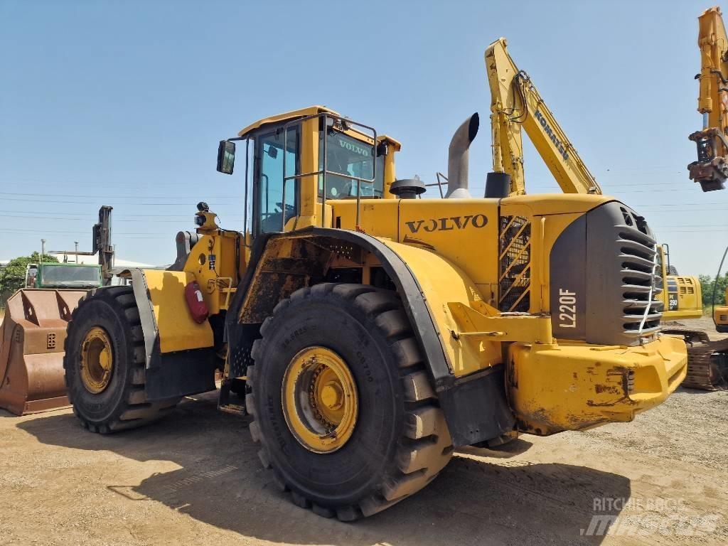 Volvo L 220 F Kolesové nakladače