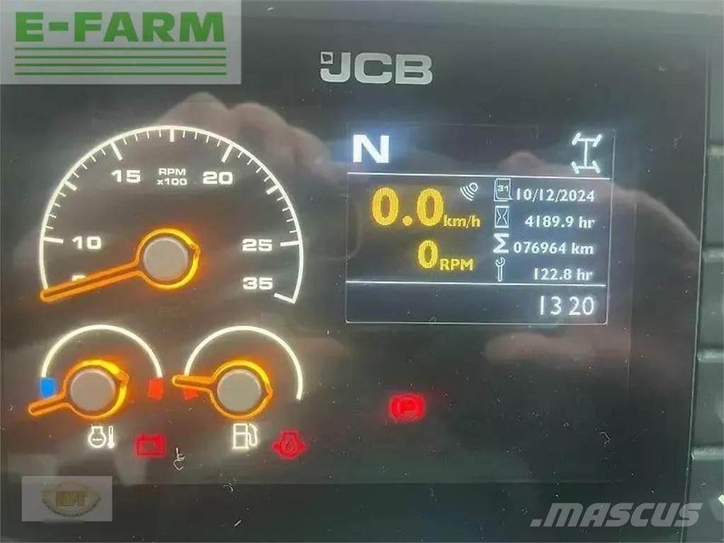 JCB fastrac 4220 Traktory