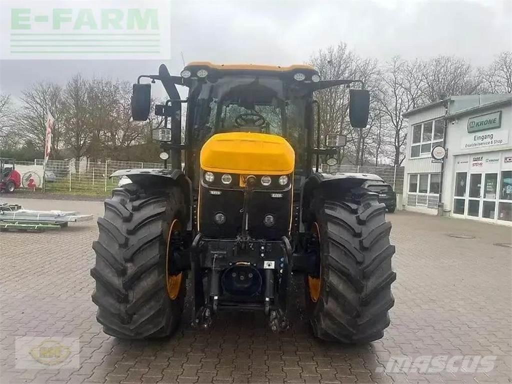 JCB fastrac 4220 Traktory