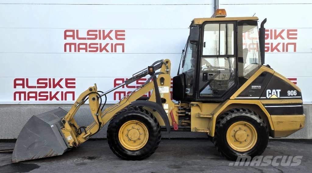 CAT 906 Kolesové nakladače
