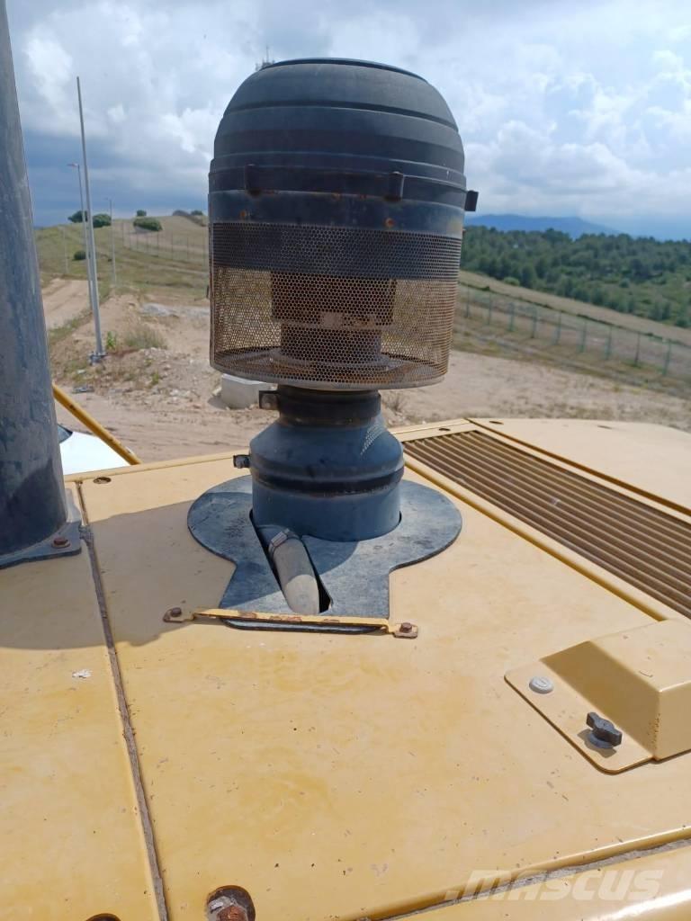 CAT 836 H Skládkové kompaktory