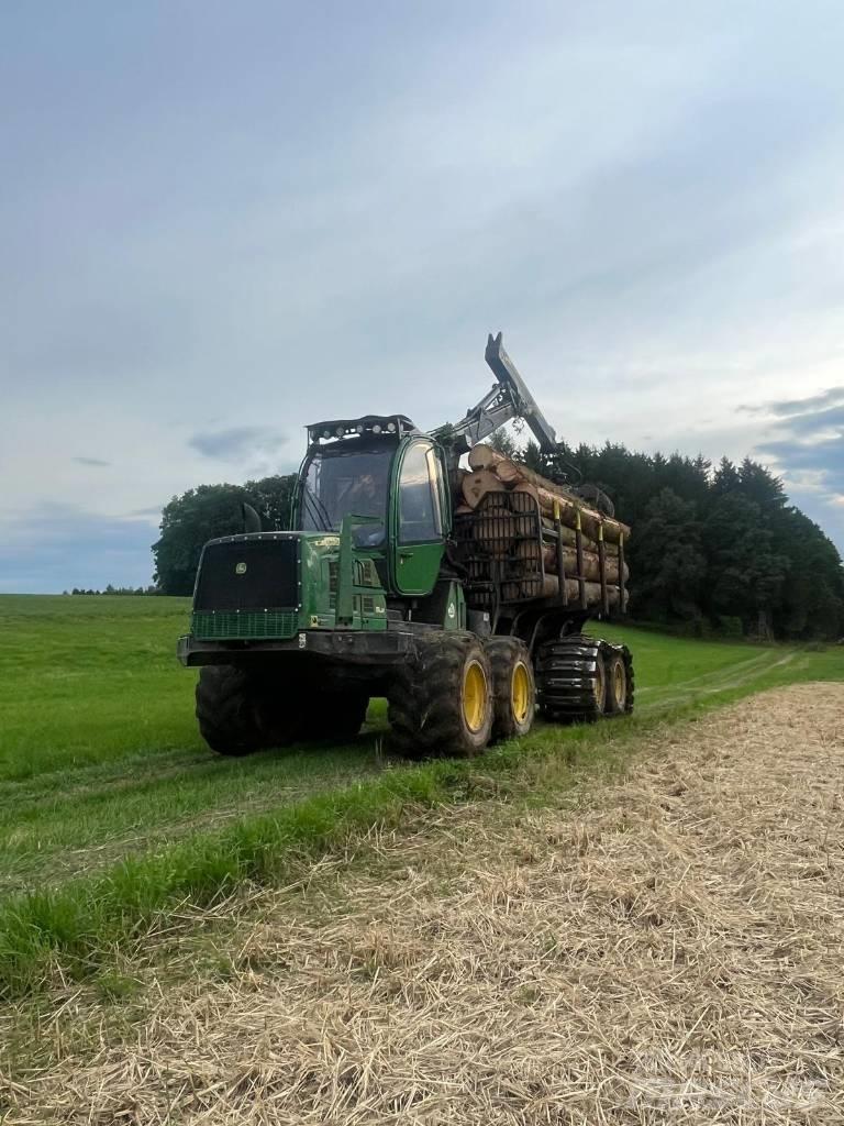 John Deere 1110E Lesné traktory