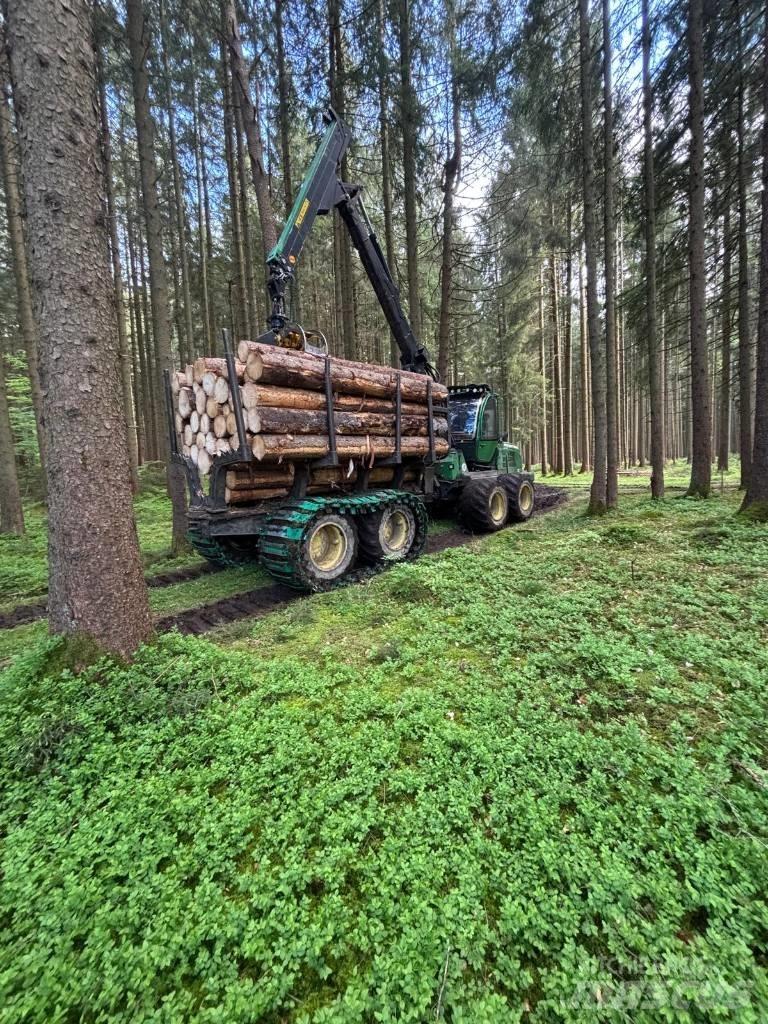 John Deere 1110E Lesné traktory
