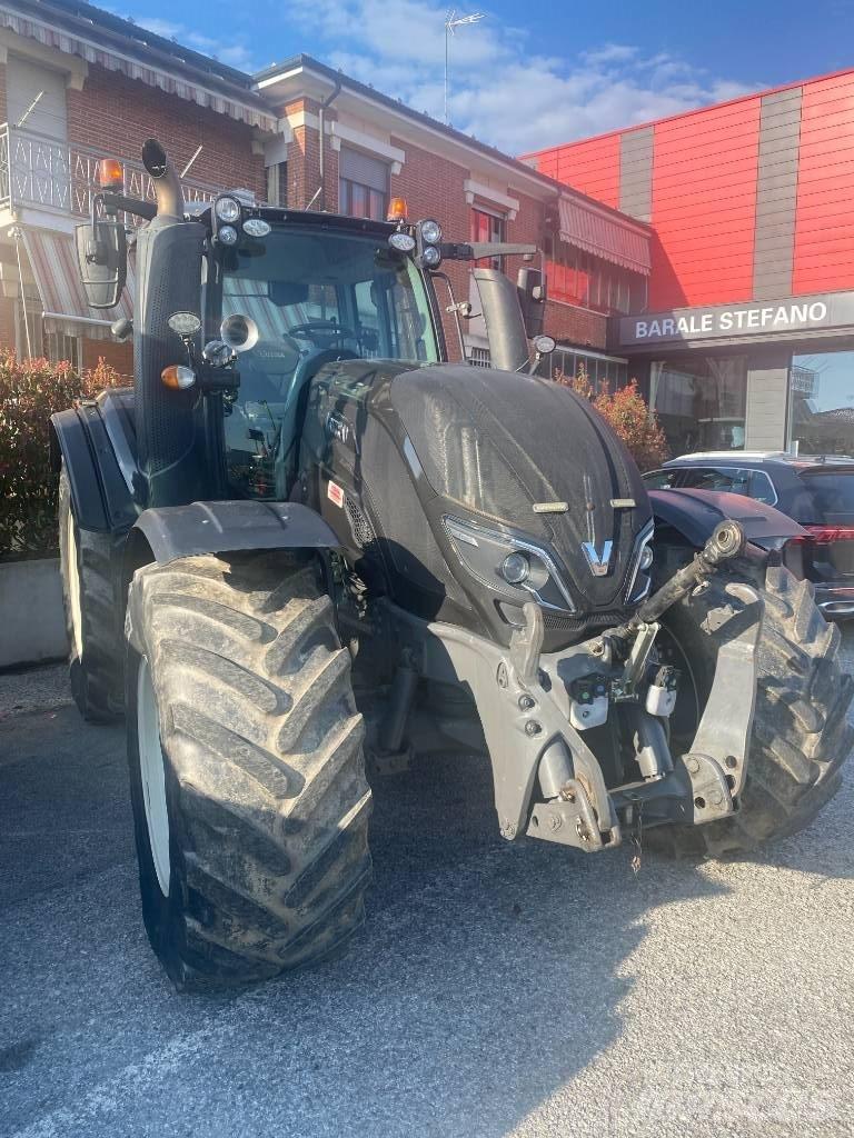 Valtra T 144 Traktory