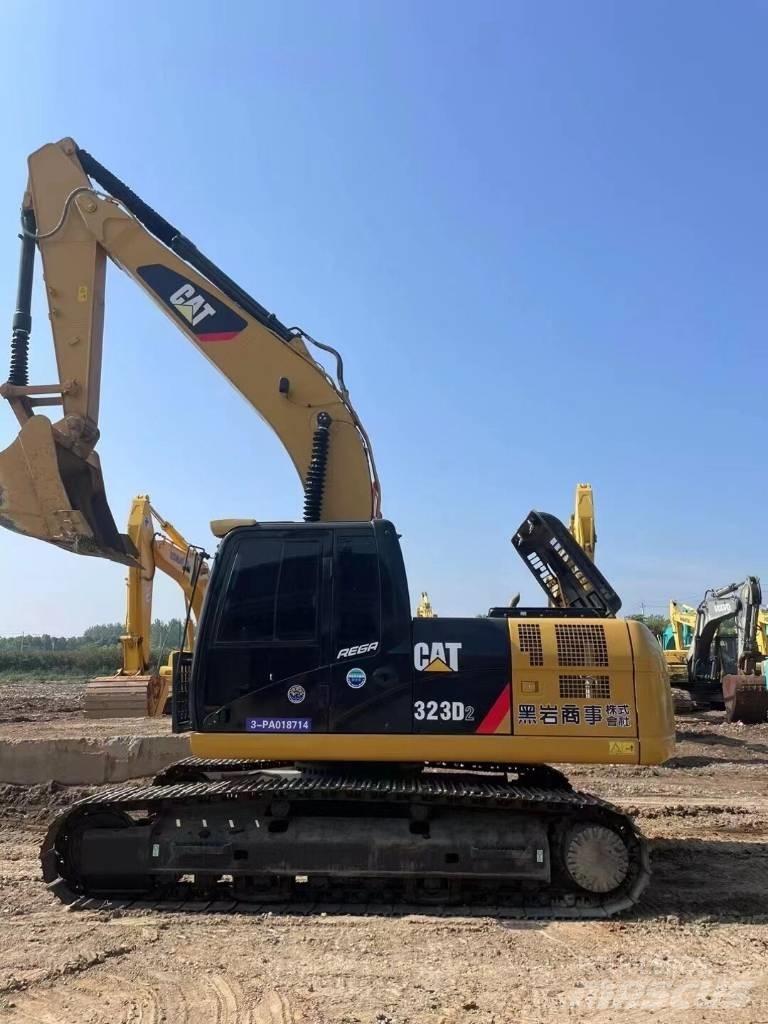 CAT 323 D Pásové rýpadlá