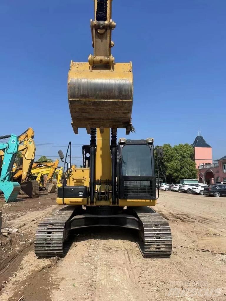 CAT 323 D Pásové rýpadlá