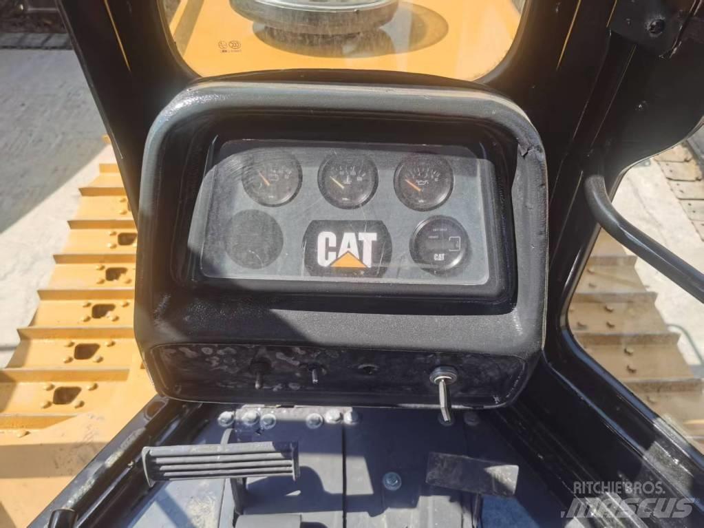 CAT D 5 K Pásové dozéry