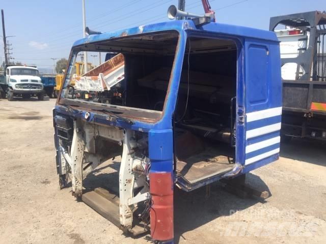 Scania 142 M Kabíny a interiér